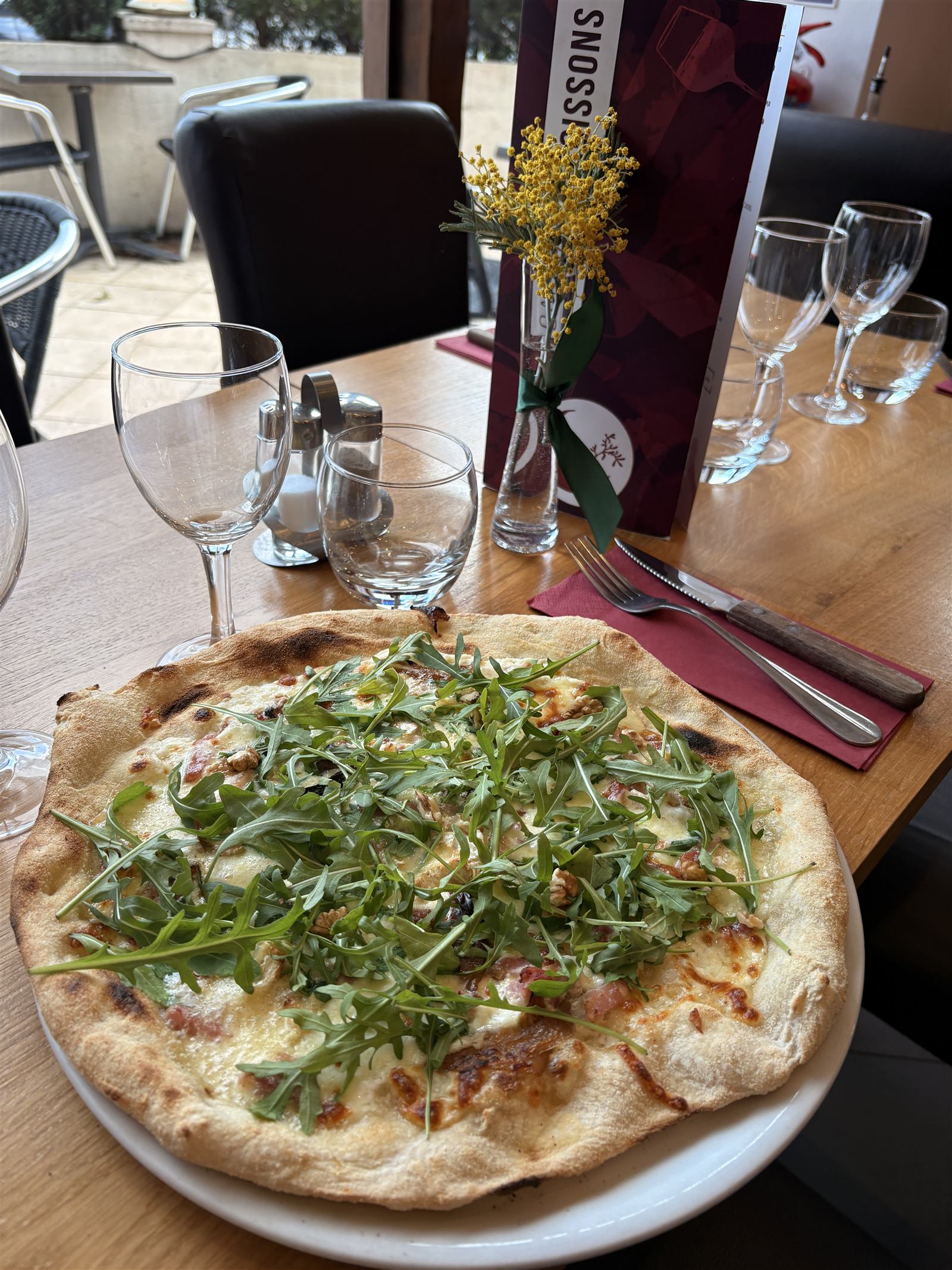 Pizza roquette en salle La Mezza Luna