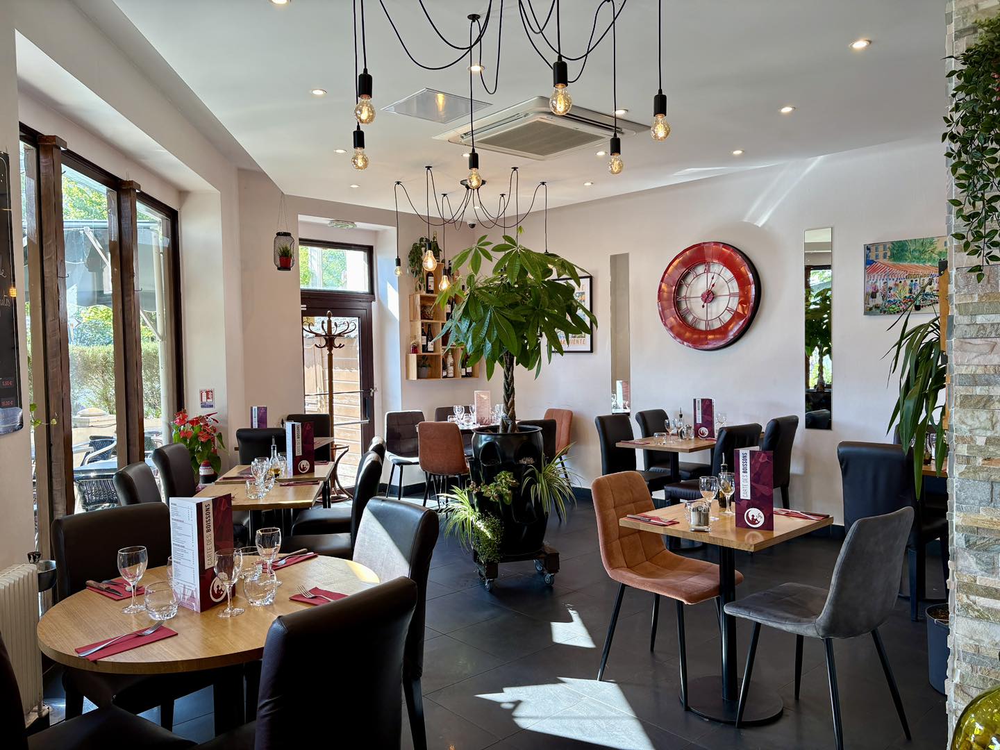 La salle du restaurant La Mezza Luna à Clamart